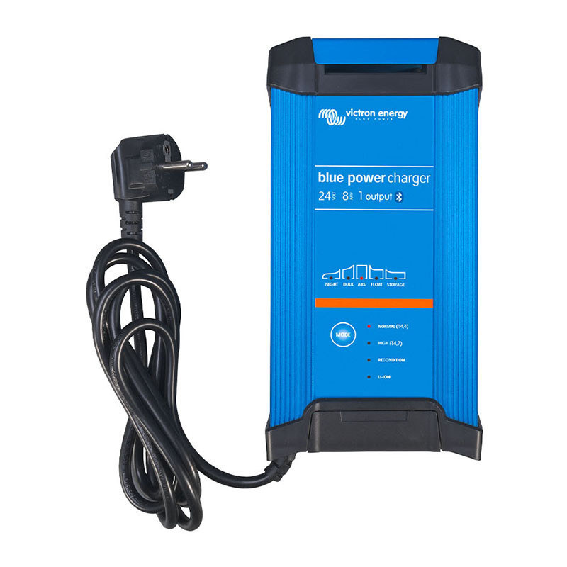 Blue Smart IP22 Charger 24/8 (1)